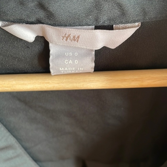 H&M Women’s Olive Green Blouse - Picture 3 of 4